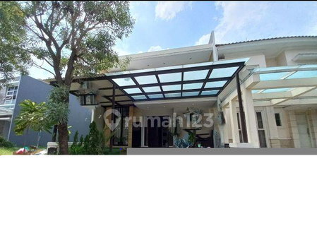 House for rent in Surabaya, Indonesia · 4 rooms, 4 baths