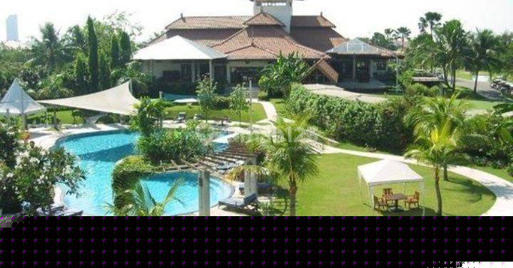 House for rent in Surabaya, Indonesia · 4 rooms, 4 baths