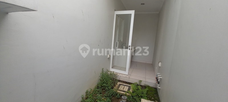 House for rent in Ciputat, Indonesia · East Coral · 3 rooms, 2 baths