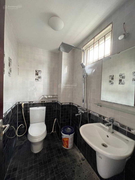 Apartment for rent in Hanoi, Vietnam · Dang Thai Mai Street · 2 rooms, 2 baths