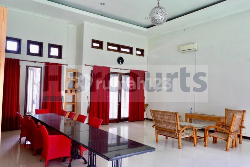 House for rent in South Jakarta, Indonesia · Kebayoran Lama · 5 rooms, 6 baths