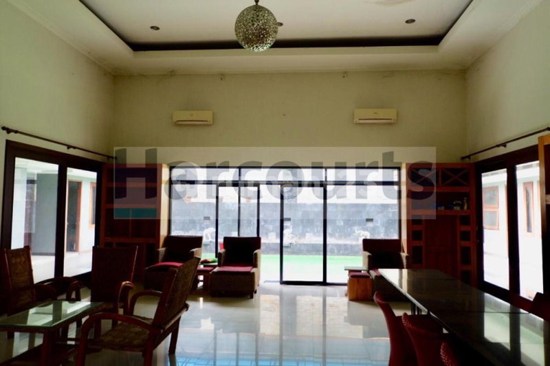 House for rent in South Jakarta, Indonesia · Kebayoran Lama · 5 rooms, 6 baths