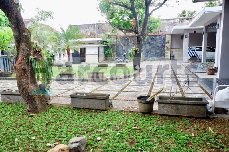 House for rent in South Jakarta, Indonesia · Kebayoran Lama · 5 rooms, 6 baths