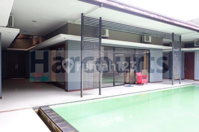 House for rent in South Jakarta, Indonesia · Kebayoran Lama · 5 rooms, 6 baths