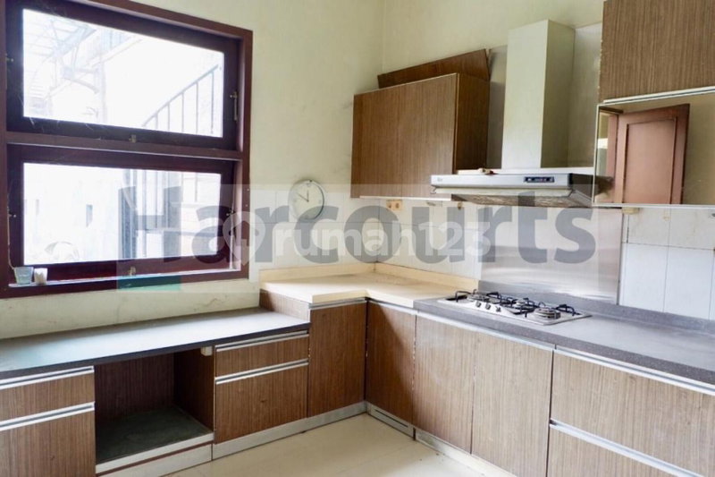 House for rent in South Jakarta, Indonesia · Kebayoran Lama · 5 rooms, 6 baths