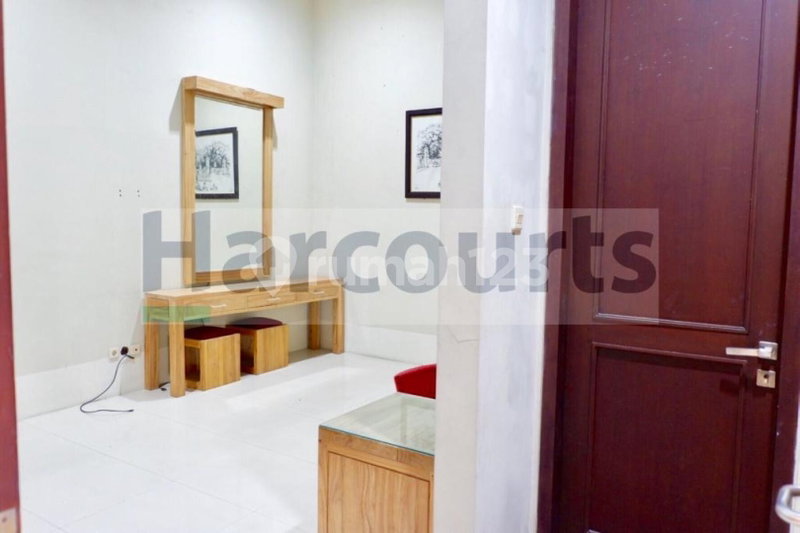 House for rent in South Jakarta, Indonesia · Kebayoran Lama · 5 rooms, 6 baths