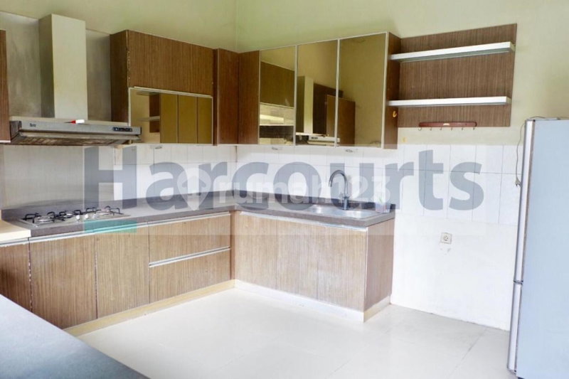House for rent in South Jakarta, Indonesia · Kebayoran Lama · 5 rooms, 6 baths
