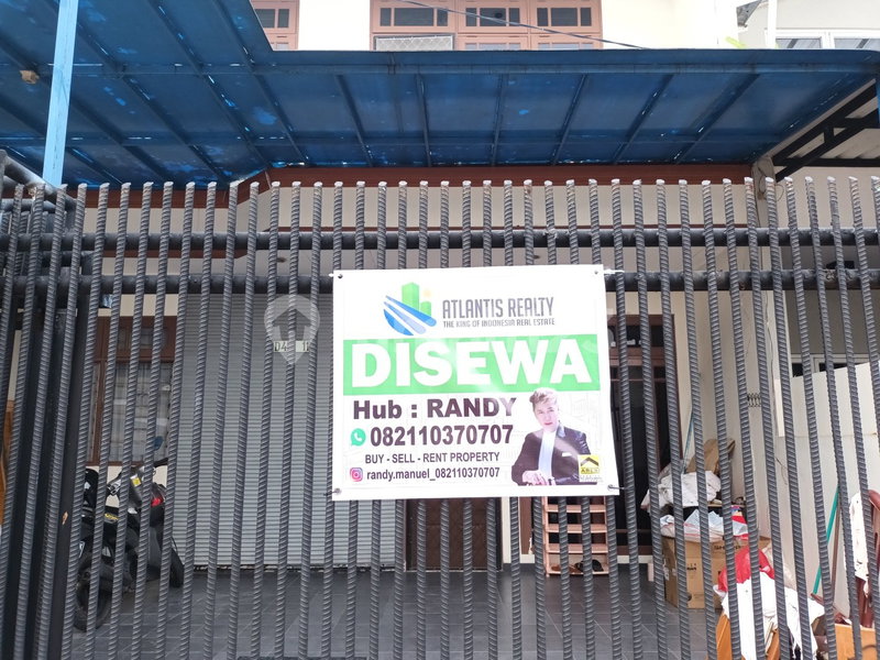 House for rent in West Jakarta, Indonesia · Cengkareng · 5 rooms, 3 baths