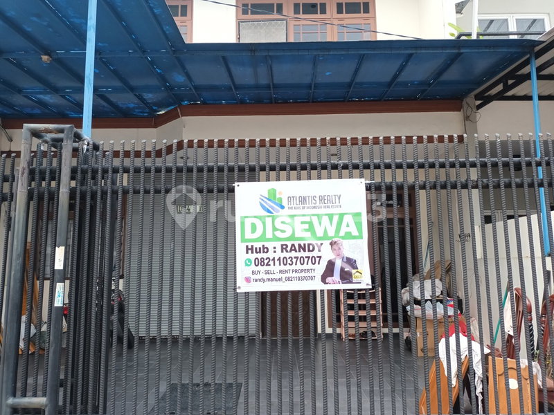 House for rent in West Jakarta, Indonesia · Cengkareng · 5 rooms, 3 baths