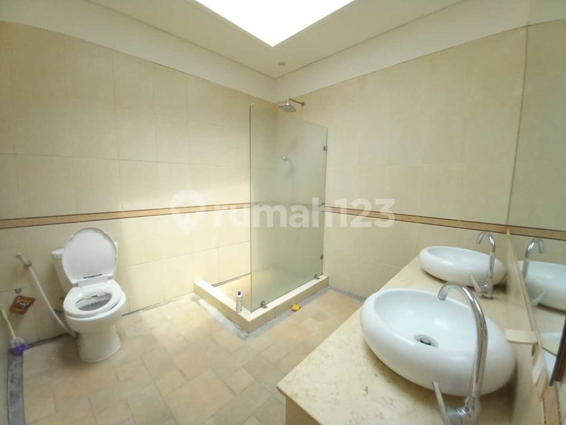 House for rent in Semarang, Indonesia · 4 rooms, 3 baths