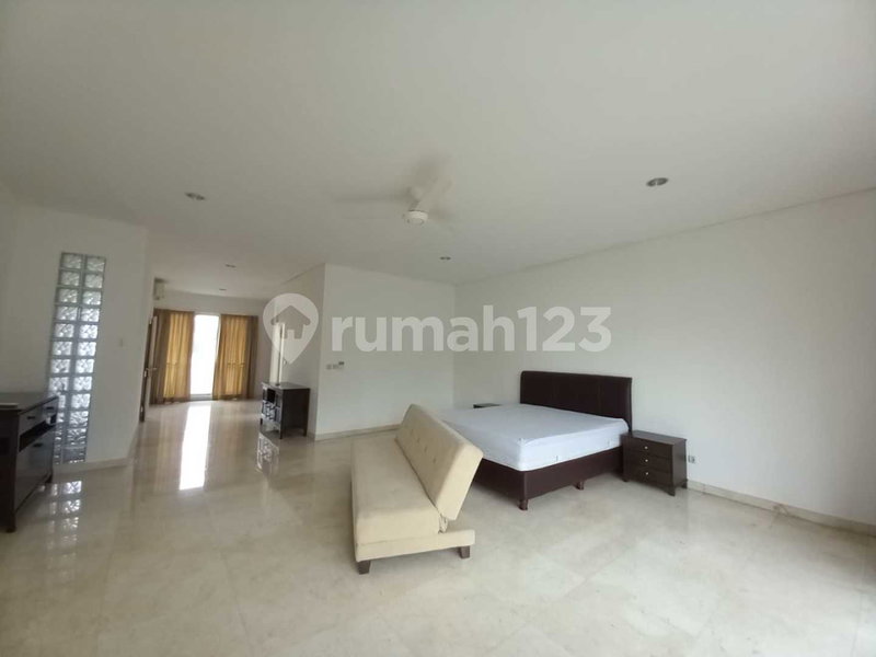 House for rent in Semarang, Indonesia · 4 rooms, 3 baths