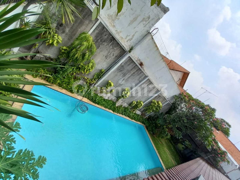 House for rent in Semarang, Indonesia · 4 rooms, 3 baths