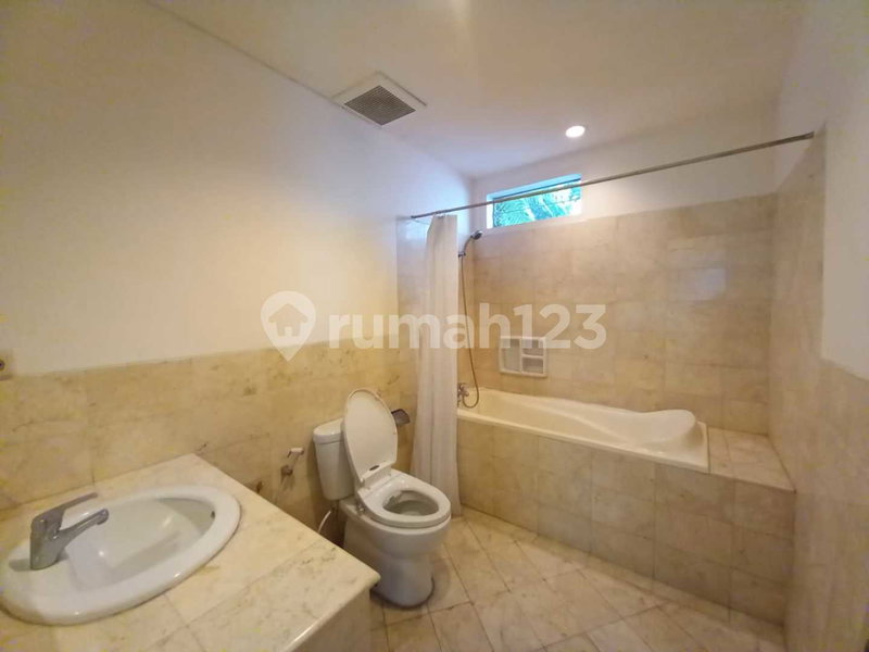 House for rent in Semarang, Indonesia · 4 rooms, 3 baths