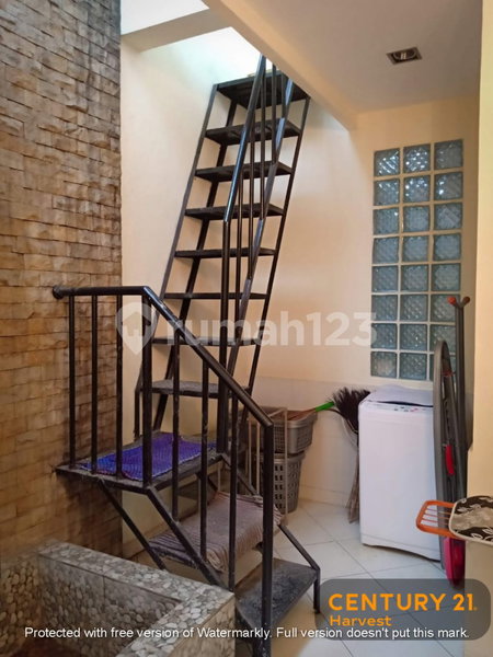 House for rent in Bandung, Indonesia · 4 rooms, 4 baths