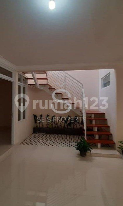 House for rent in Malang, Indonesia · 7 rooms, 4 baths