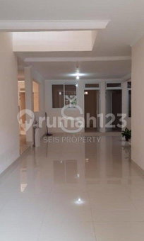 House for rent in Malang, Indonesia · 7 rooms, 4 baths