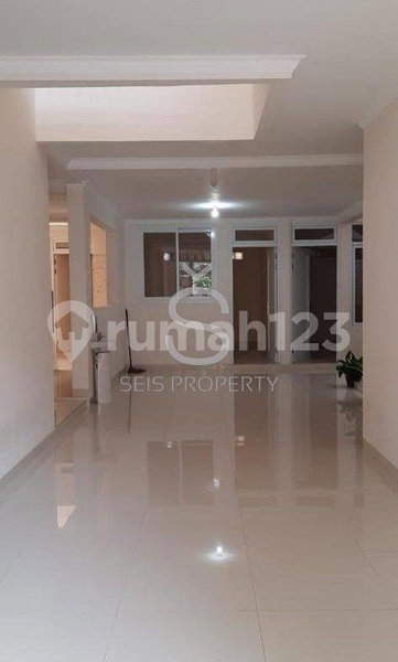 House for rent in Malang, Indonesia · 7 rooms, 4 baths