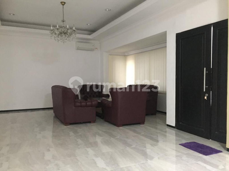 House for rent in Jakarta, Indonesia · Menteng · 9 rooms, 9 baths