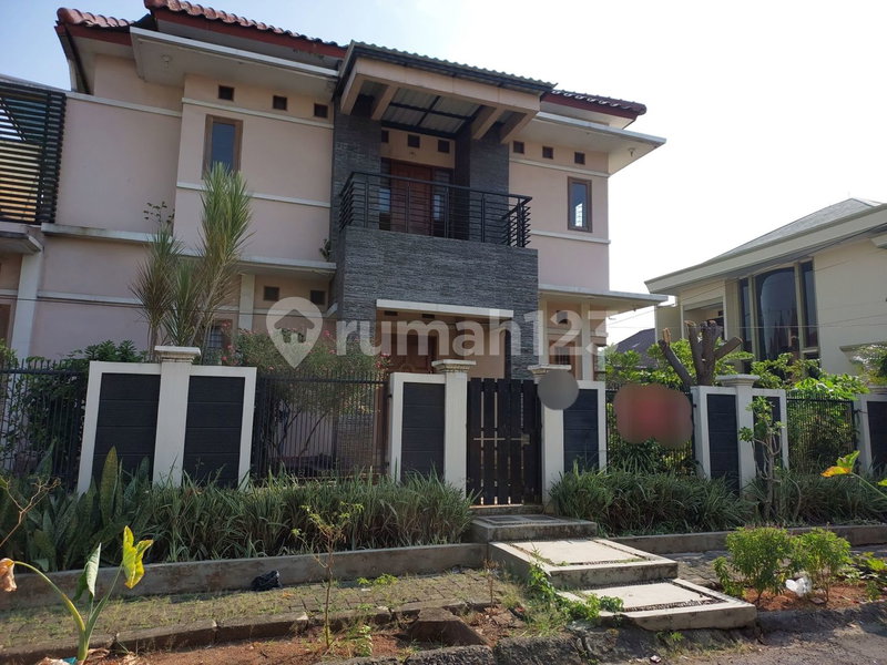 House for rent in Jakarta, Indonesia · Menteng · 4 rooms, 3 baths