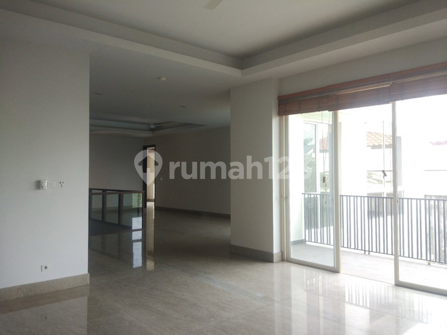 House for rent in Tangerang, Indonesia · Riding · 5 rooms, 4 baths
