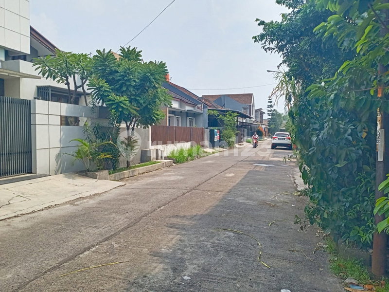 House for rent in Tangerang, Indonesia · Riding · 3 rooms, 2 baths