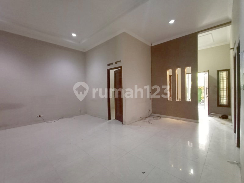 House for rent in Tangerang, Indonesia · Riding · 3 rooms, 2 baths