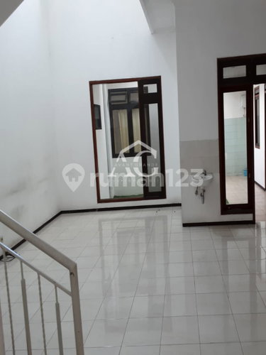 House for rent in Denpasar, Indonesia · 8 rooms, 5 baths
