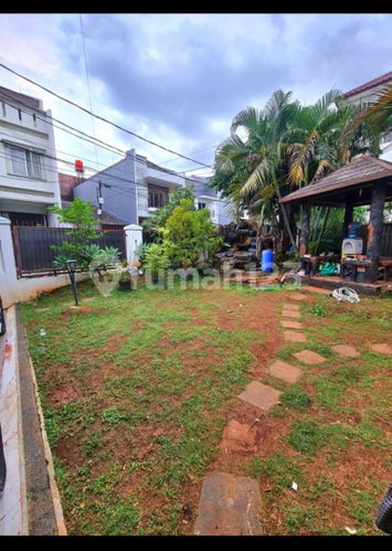 House for rent in Surabaya, Indonesia · 5 rooms, 5 baths