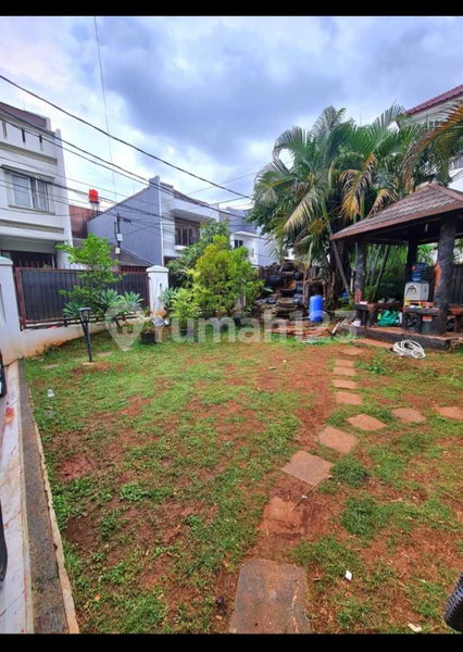 House for rent in Surabaya, Indonesia · 5 rooms, 5 baths