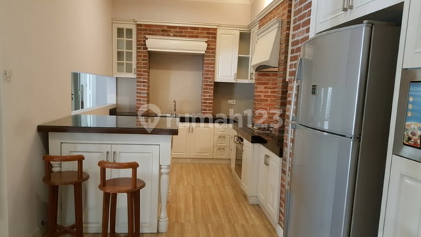 House for rent in North Jakarta, Indonesia · Penjaringan · 5 rooms, 5 baths