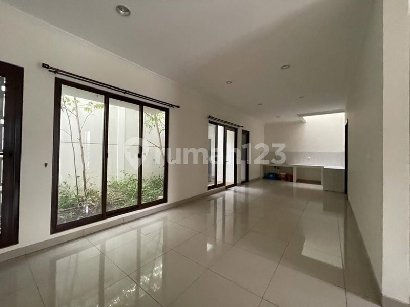 House for rent in Bandung, Indonesia · 3 rooms, 3 baths