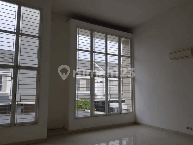 House for rent in Bandung, Indonesia · 4 rooms, 4 baths