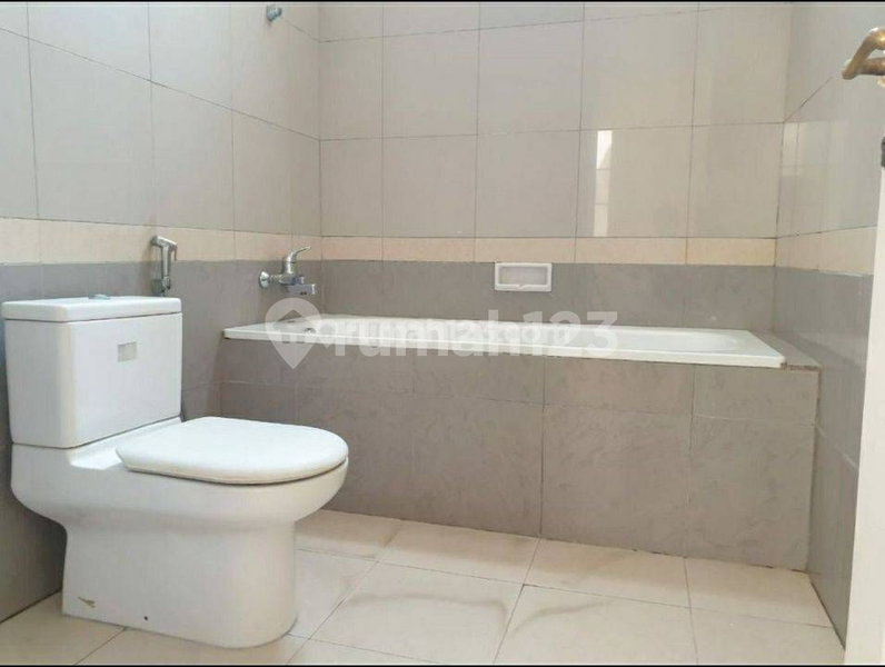 House for rent in North Jakarta, Indonesia · Penjaringan · 5 rooms, 3 baths