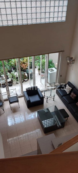House for rent in Surabaya, Indonesia · 4 rooms, 4 baths