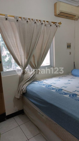 House for rent in Surabaya, Indonesia · 4 rooms, 4 baths