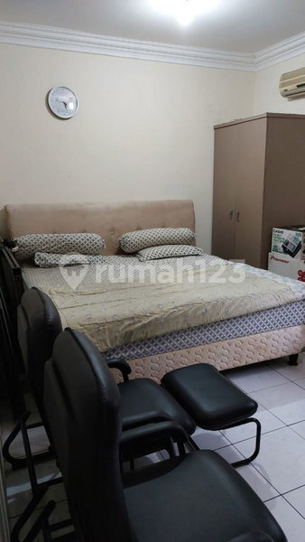 House for rent in Surabaya, Indonesia · 4 rooms, 4 baths