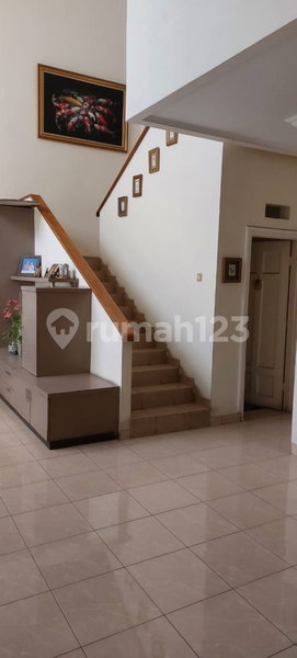 House for rent in Surabaya, Indonesia · 4 rooms, 4 baths
