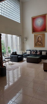 House for rent in Surabaya, Indonesia · 4 rooms, 4 baths