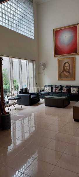 House for rent in Surabaya, Indonesia · 4 rooms, 4 baths