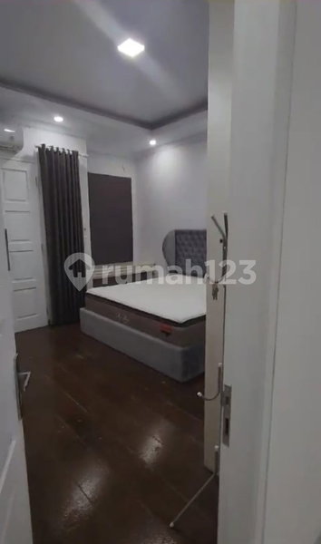 House for rent in Depok, Indonesia · Jagakarsa · 4 rooms, 3 baths