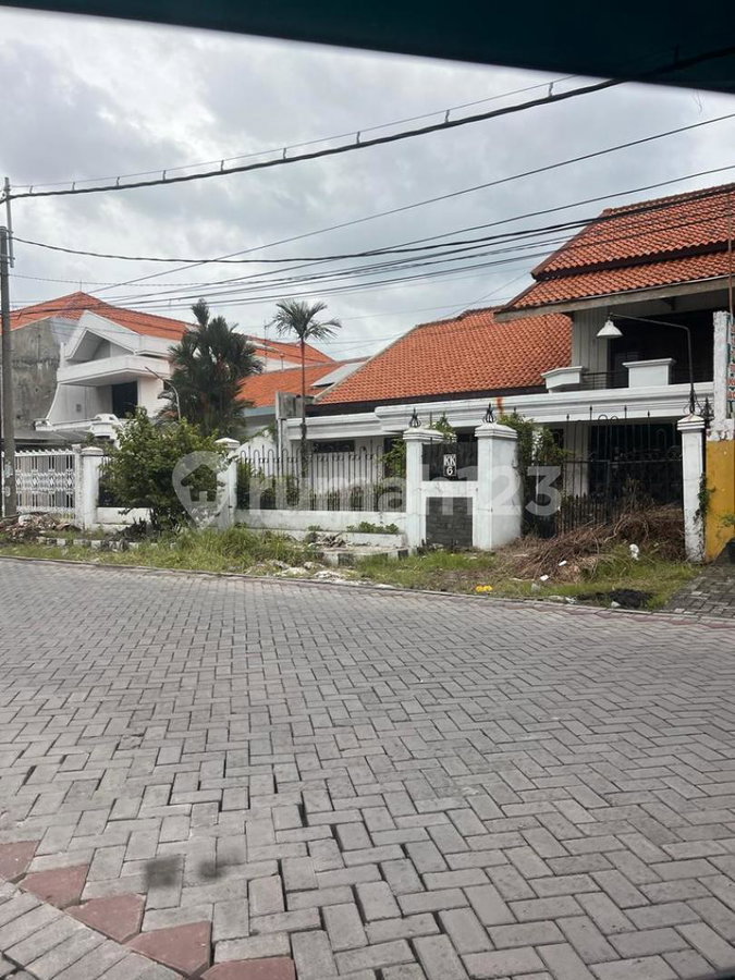 House for rent in Surabaya, Indonesia · 4 rooms, 3 baths