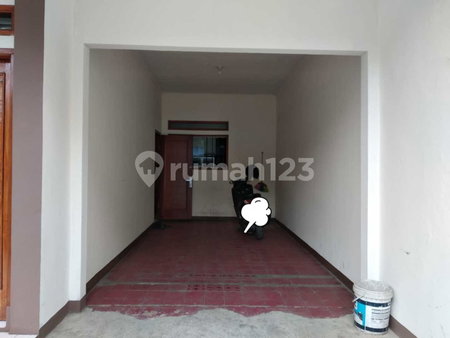 House for rent in Bandung, Indonesia · 3 rooms, 2 baths