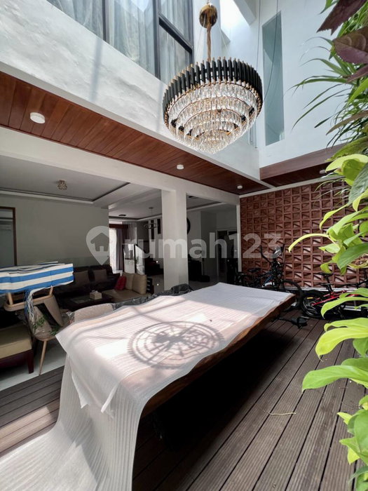 House for rent in South Jakarta, Indonesia · Cilandak · 5 rooms, 4 baths