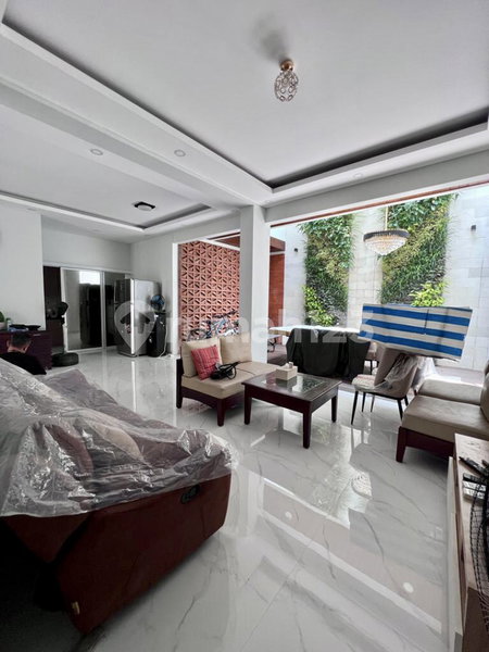 House for rent in South Jakarta, Indonesia · Cilandak · 5 rooms, 4 baths