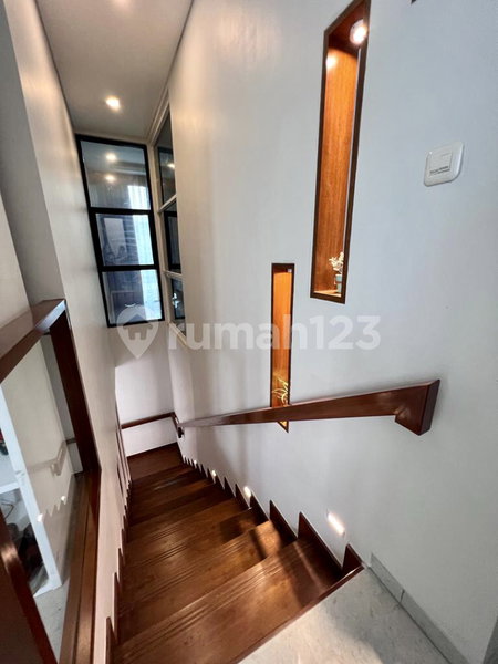House for rent in South Jakarta, Indonesia · Cilandak · 5 rooms, 4 baths