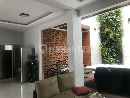 House for rent in South Jakarta, Indonesia · Cilandak · 5 rooms, 4 baths