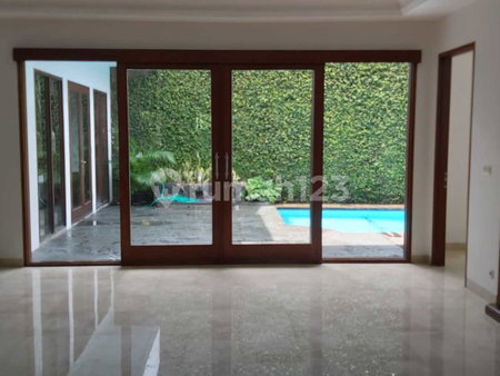 House for rent in Jakarta, Indonesia · Menteng · 4 rooms, 4 baths