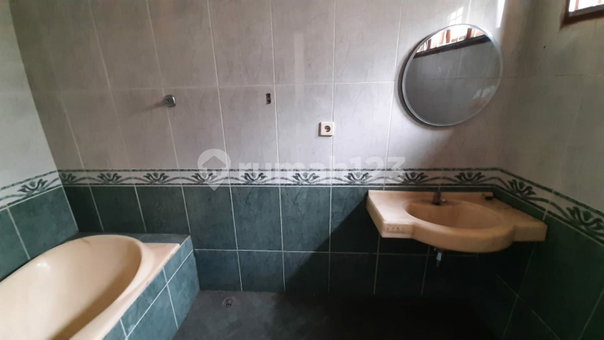 House for rent in Bandung, Indonesia · 4 rooms, 3 baths