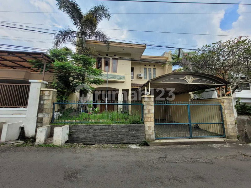 House for rent in Bandung, Indonesia · 4 rooms, 3 baths