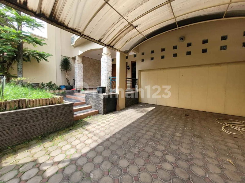 House for rent in Bandung, Indonesia · 4 rooms, 3 baths